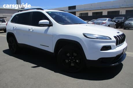 White 2015 Jeep Cherokee Wagon Blackhawk (4X4)
