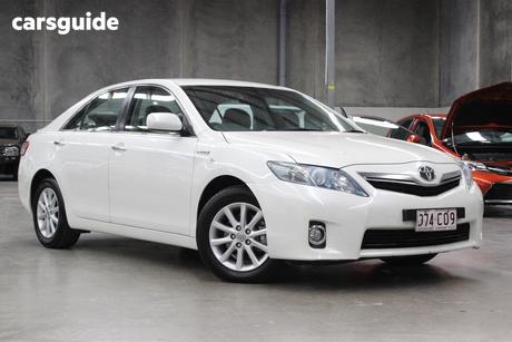 White 2011 Toyota Camry Sedan Luxury Hybrid