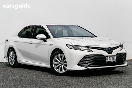 White 2018 Toyota Camry Sedan Ascent