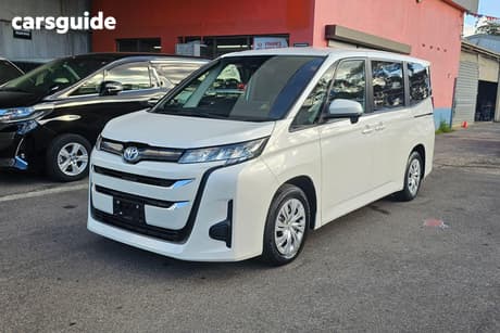 White 2022 Toyota Noah SUV (HYBRID) ZWR90 8 SEATER