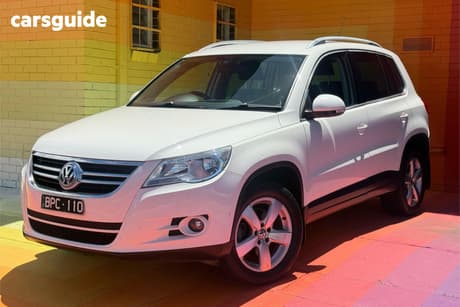 White 2011 Volkswagen Tiguan Wagon 147 Tsi