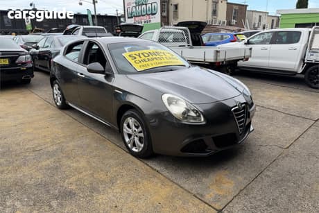 Grey 2014 Alfa Romeo Giulietta Hatchback Progression 1.4