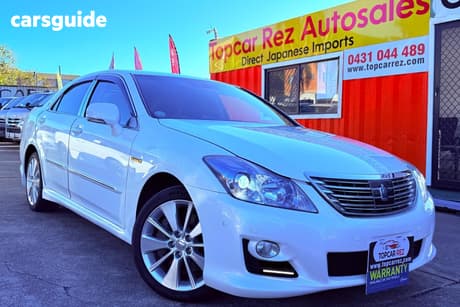 White 2010 Toyota Crown Sedan Majesta (Hybrid)
