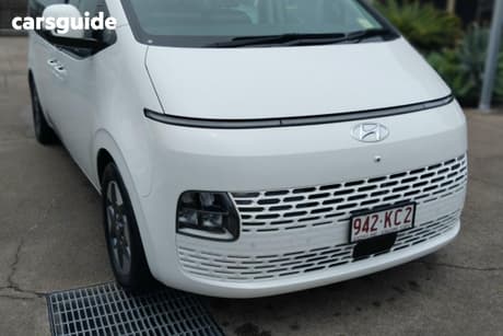 White 2022 Hyundai Staria Wagon