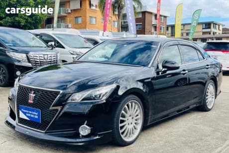 Black 2014 Toyota Crown Sedan