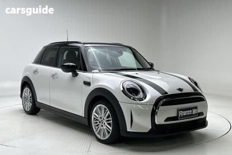 White 2023 Mini Cooper Hatchback Classic 5D Hatch