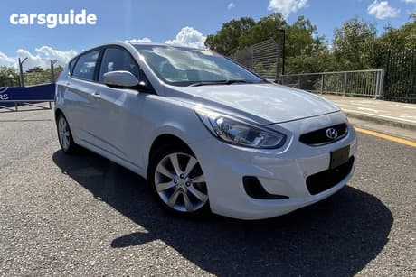 White 2018 Hyundai Accent Hatchback Sport