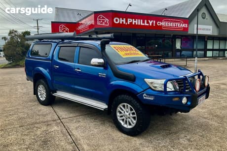 Blue 2014 Toyota Hilux Dual Cab Pick-up Sr5 (4X4)
