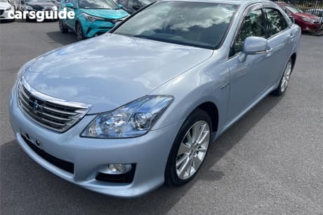 Silver 2009 Toyota Crown Sedan HYBRID