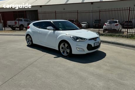 White 2013 Hyundai Veloster Coupe +
