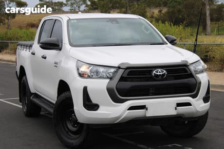 White 2022 Toyota Hilux Double Cab Pick Up Sr (4X4)