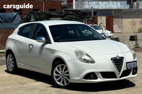 White 2013 Alfa Romeo Giulietta Hatch DISTINCTIVE