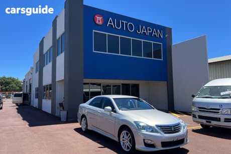 Silver 2008 Toyota Crown Sedan HYBRID