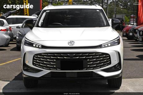 White 2025 MG HS Wagon Essence