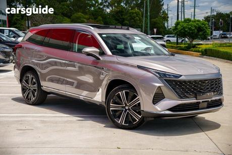 Silver 2025 MG Qs Wagon Essence Awd