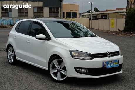 White 2012 Volkswagen Polo Hatchback 77 Tsi Comfortline
