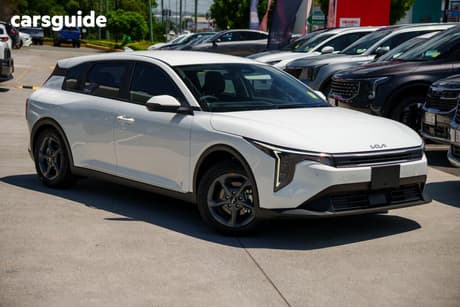 White 2025 Kia K4 Hatchback S