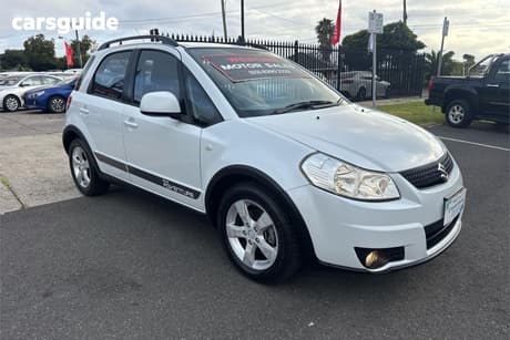 White 2011 Suzuki SX4 Hatchback S Awd