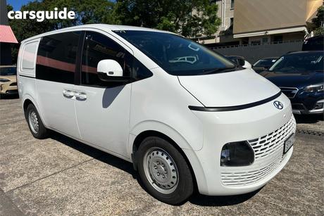 White 2021 Hyundai Staria Wagon