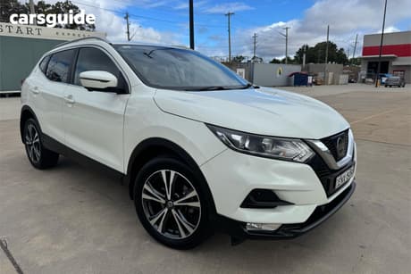 White 2017 Nissan Qashqai Wagon St-L