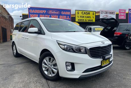White 2016 Kia Carnival Wagon Si
