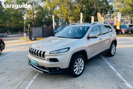 White 2015 Jeep Cherokee Wagon Limited (4X4)
