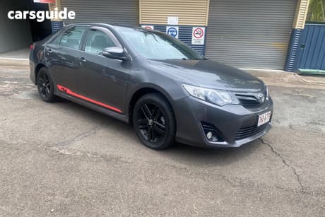 Grey 2014 Toyota Camry Sedan Rz S.E.