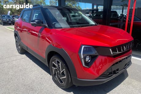 Black 2025 Mahindra Xuv 3Xo Wagon Ax7L