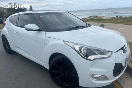 White 2017 Hyundai Veloster Coupe