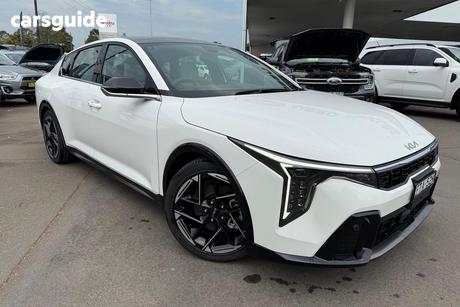 White 2024 Kia K4 Sedan Gt-Line