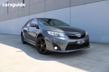 Grey 2014 Toyota Camry Sedan Rz S.E.