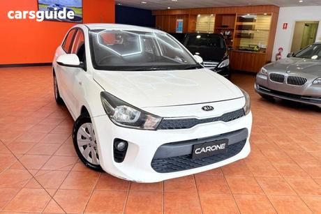 White 2017 Kia RIO Hatchback S