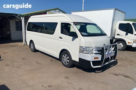 2015 Toyota HiAce Bus Commuter