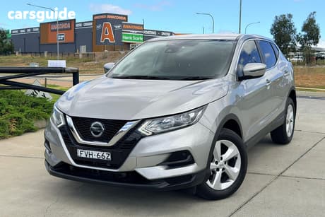 Silver 2018 Nissan Qashqai Wagon St