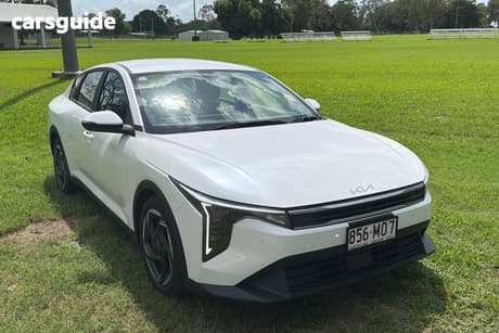 White 2024 Kia K4 Sedan Sport