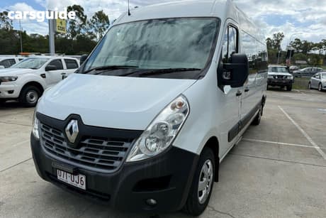 White 2017 Renault Master Bus Lwb Mid