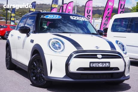 White 2022 Mini Cooper Hatchback Classic 5D Hatch