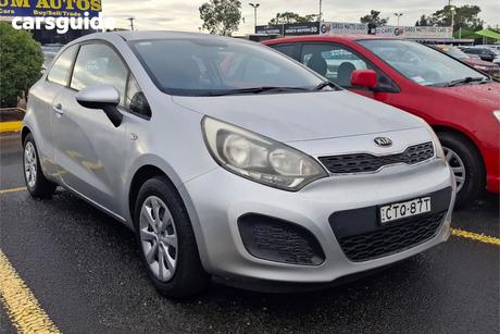 Silver 2014 Kia RIO Hatchback S
