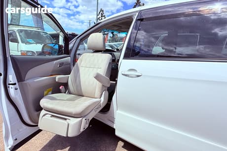 White 2011 Toyota Estima Wagon AERAS G