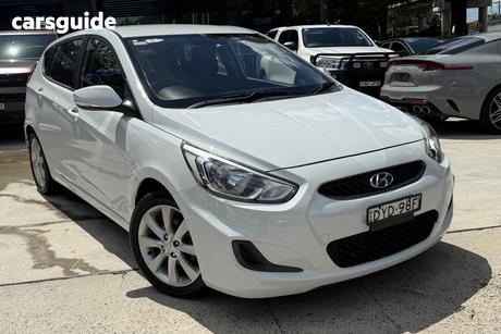 White 2018 Hyundai Accent Hatchback Sport