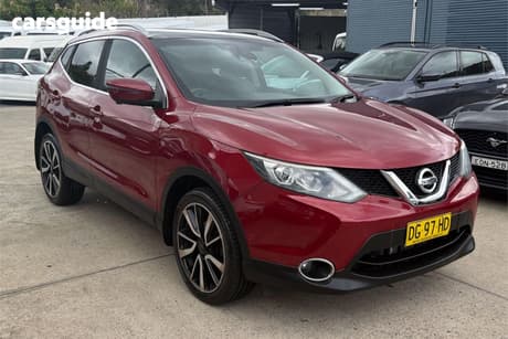 Red 2015 Nissan Qashqai Wagon Ti (4X2)