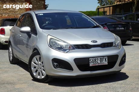 Silver 2011 Kia RIO Hatchback Si