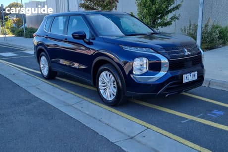 Blue 2023 Mitsubishi Outlander Wagon Es 7 Seat (2Wd)