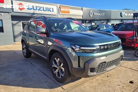 Green 2025 Renault Duster Wagon Evolution (4X2)