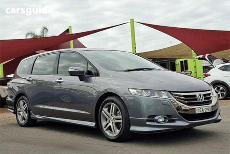 Grey 2011 Honda Odyssey Wagon Luxury