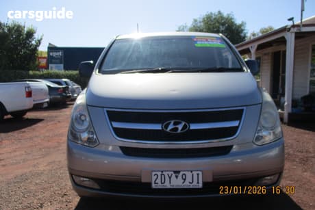 Silver 2014 Hyundai Imax Wagon