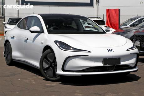 White 2025 MG Im5 Sedan Premium