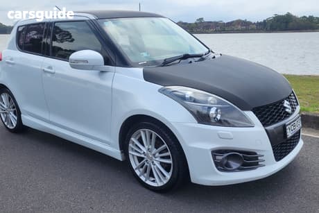 White 2014 Suzuki Swift Hatchback Sport