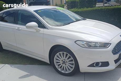 White 2015 Ford Mondeo Hatchback Trend Tdci