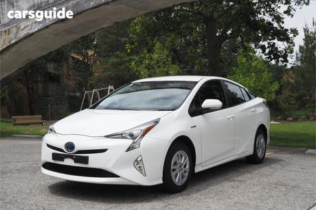 White 2017 Toyota Prius Hatchback Hybrid